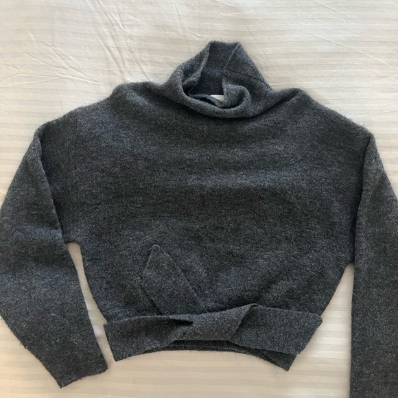Aritzia Wilfred cropped sweater - Picture 1 of 3